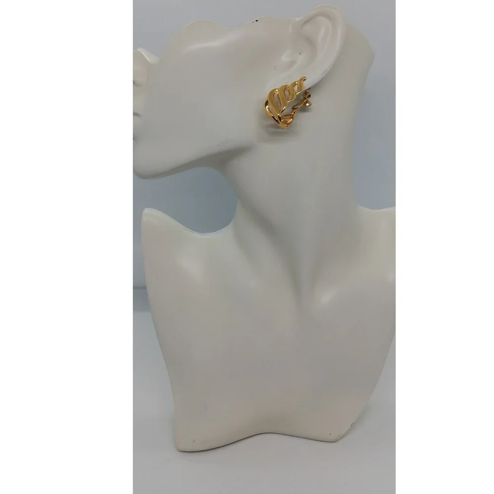Napier Gold Tone Asymmetrical Ribbed Ear screws Clip On Earrings Vintage #8